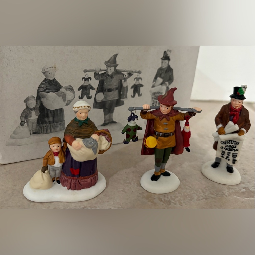 Department 56 PORTOBELLO ROAD PEDDLERS" SET OF 3
Holiday Figurines